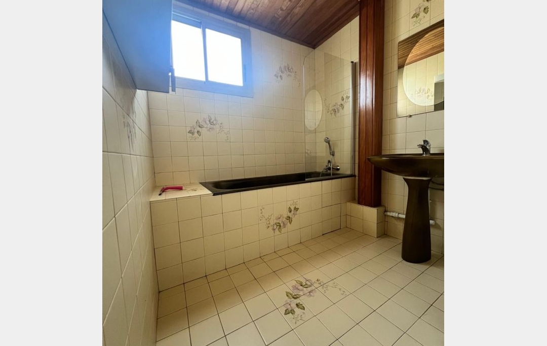 Annonces VITROLLES : Appartement | LES PENNES-MIRABEAU (13170) | 67 m2 | 970 &euro; 