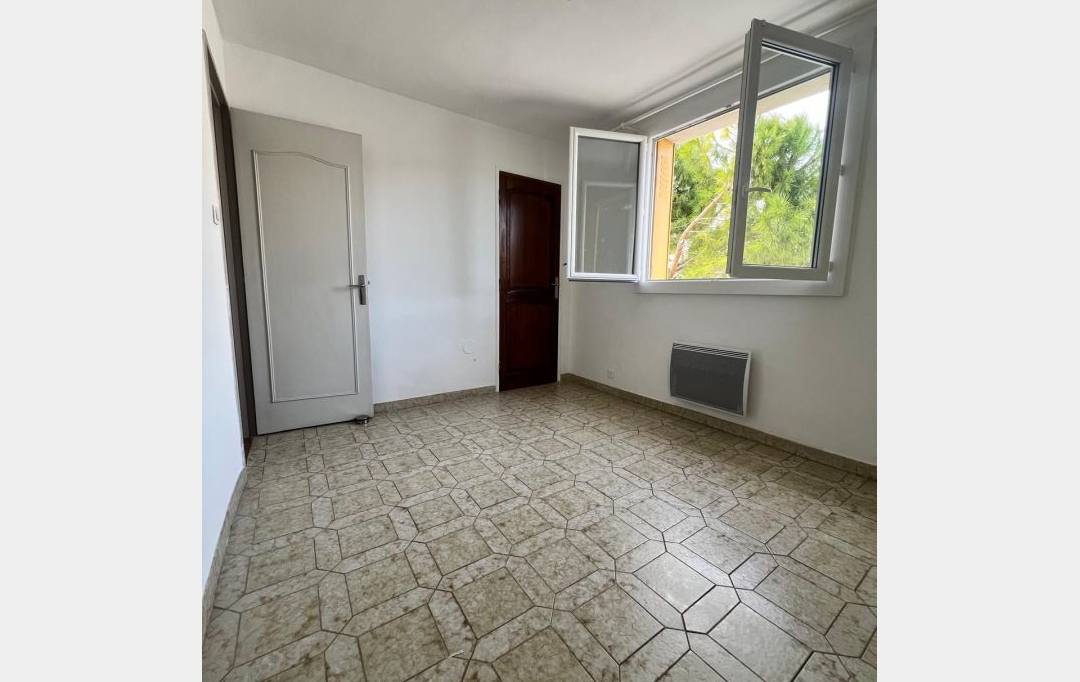 Annonces VITROLLES : Appartement | LES PENNES-MIRABEAU (13170) | 67 m2 | 970 &euro; 