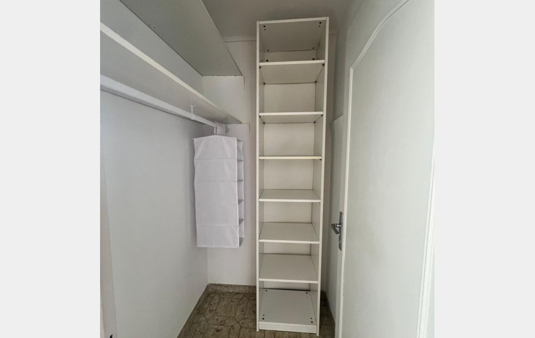 Annonces VITROLLES : Appartement | LES PENNES-MIRABEAU (13170) | 67 m2 | 970 &euro; 