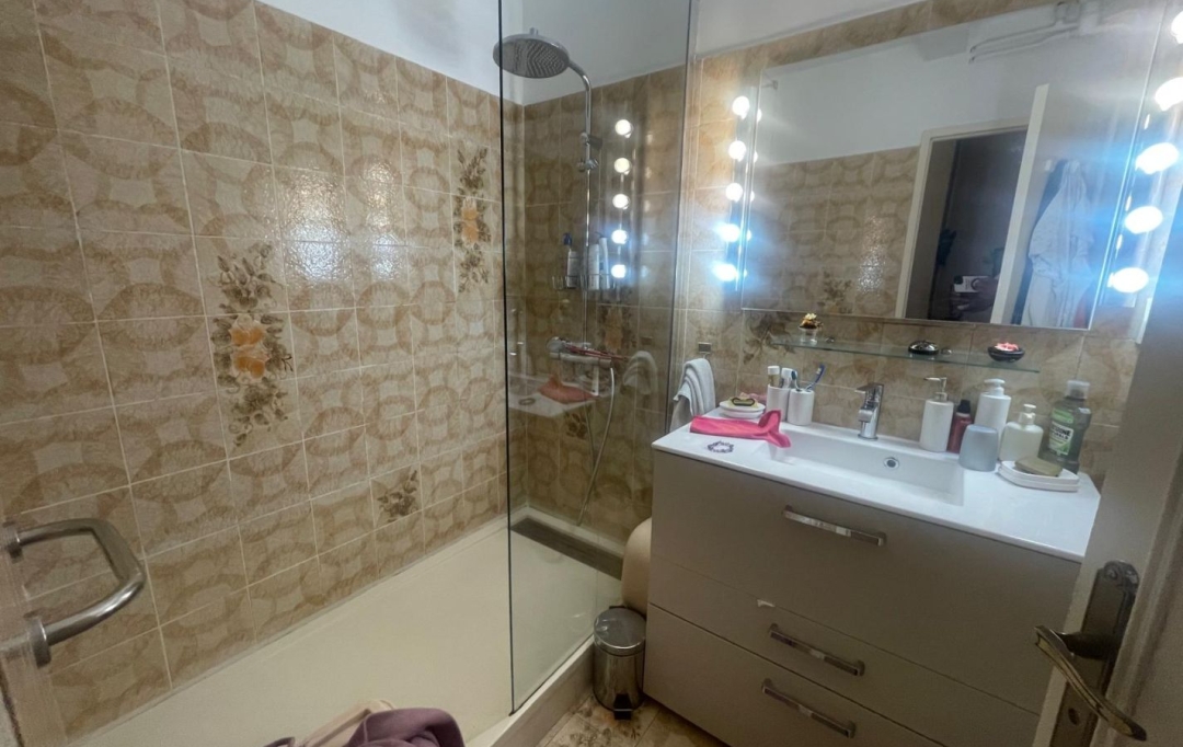 Annonces VITROLLES : Apartment | MARSEILLE (13015) | 74 m2 | 139 500 &euro; 