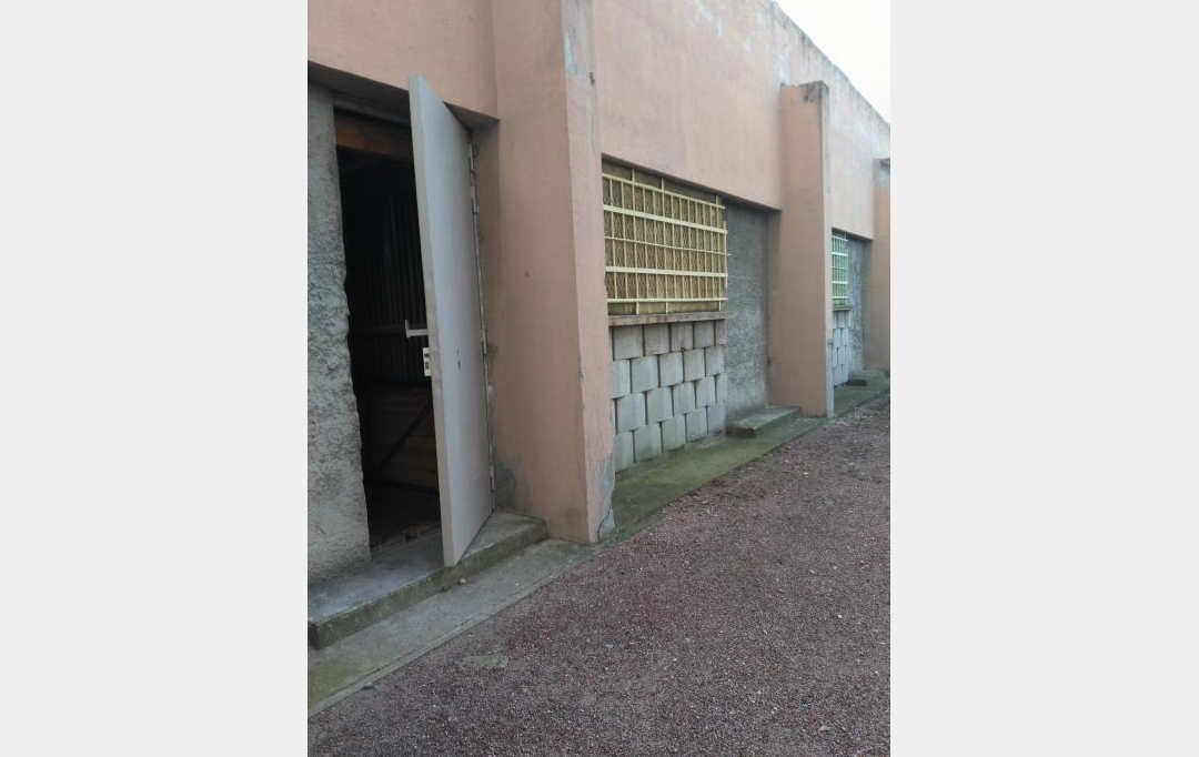 Annonces VITROLLES : Office | MARSEILLE (13015) | 151 m2 | 176 000 &euro; 