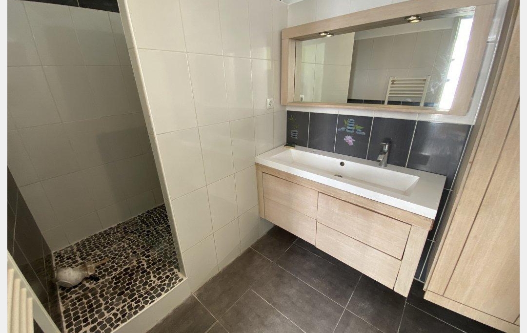 Annonces VITROLLES : Appartement | MARSEILLE (13015) | 64 m2 | 129 000 &euro; 